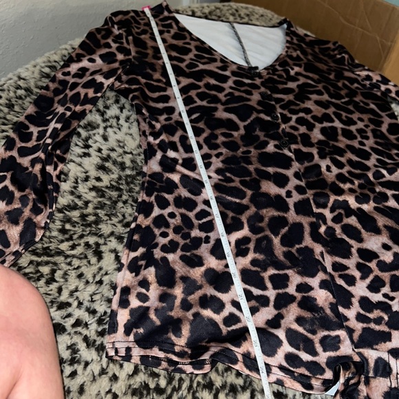 Long sleeve onesie with booty shorts - Picture 6 of 7